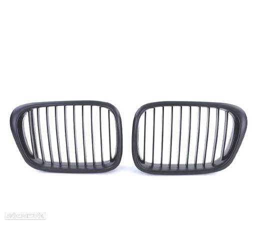 GRELHAS FRONTAIS PARA BMW E39 95-03 PRETAS - 2