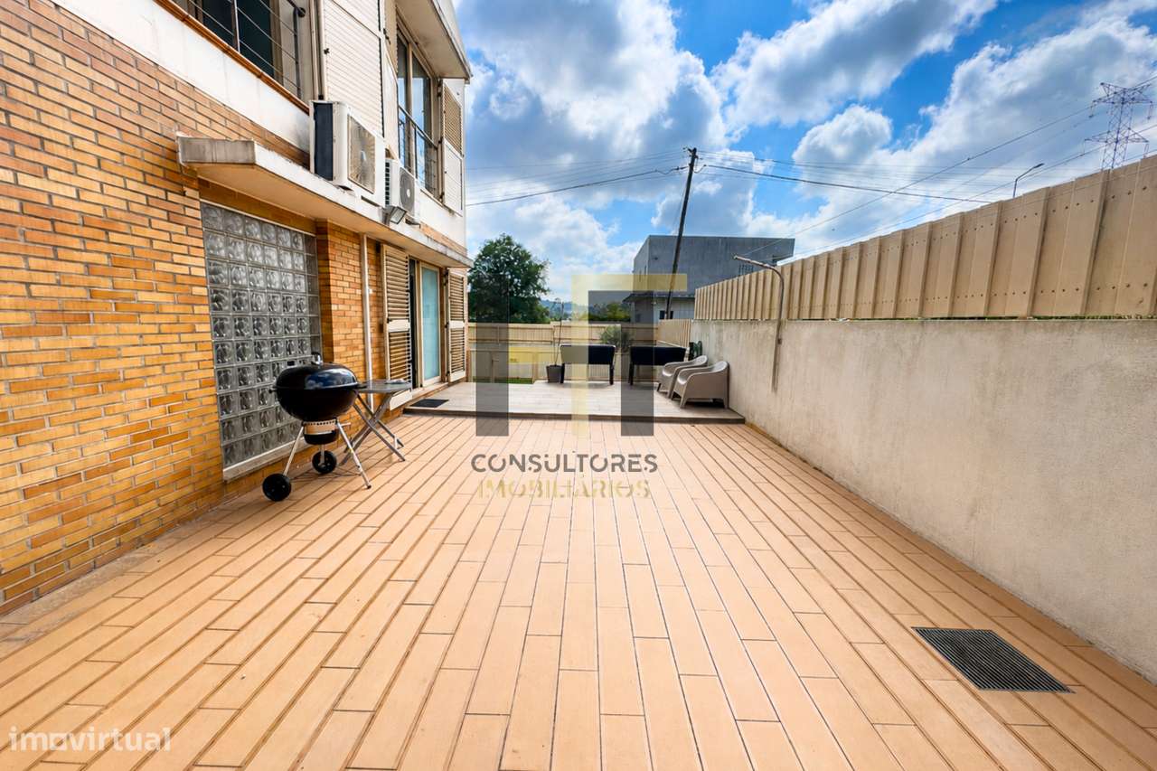 Moradia T3 | 4 Frentes | Piscina, Suite c/ Closet, Garagem 3 Carros |-53