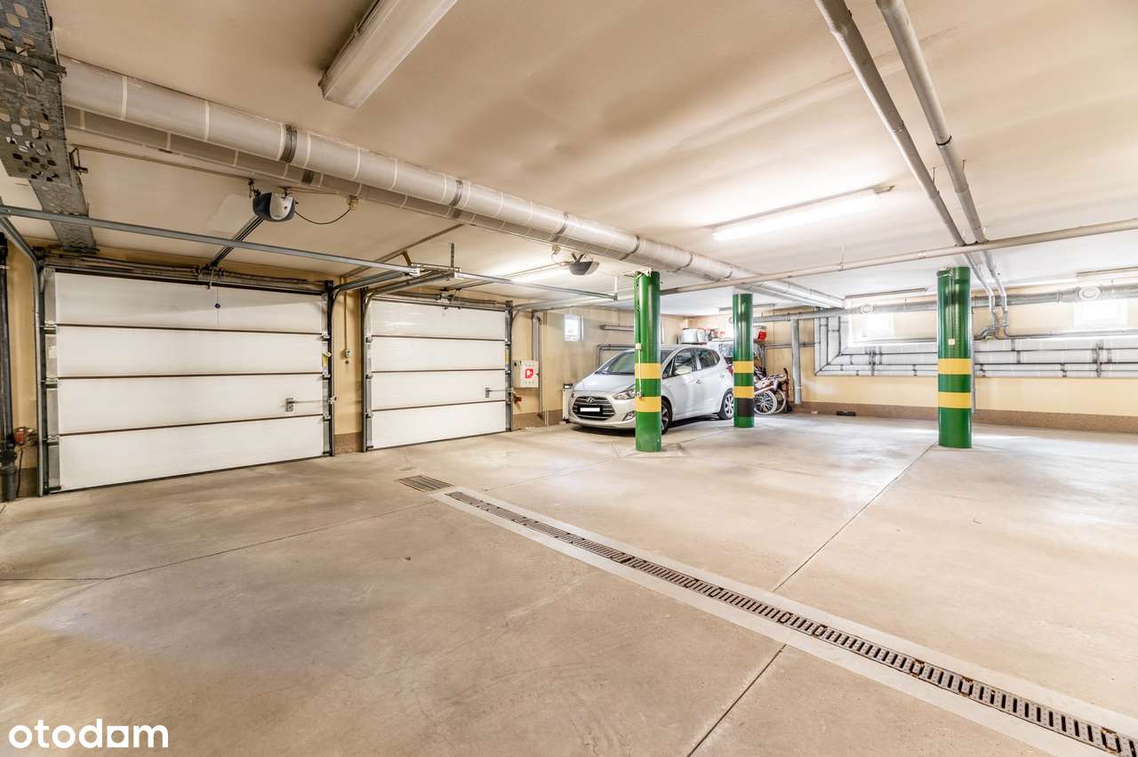 Mieszkanie dla osób szukających przestrzeni z 3 balkonami i parkingiem-14