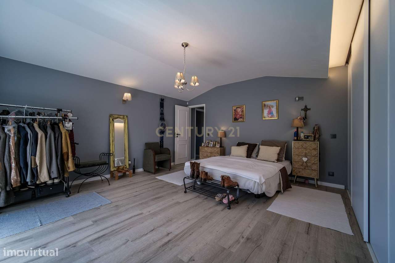 Moradia T5 renovada com piscina, perto da Ericeira.-31