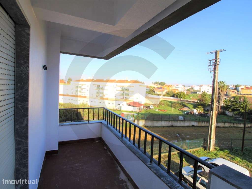 Vende-se Apartamento T3 com Boas Áreas - Alto do Bexiga - Grande imagem: 4/4