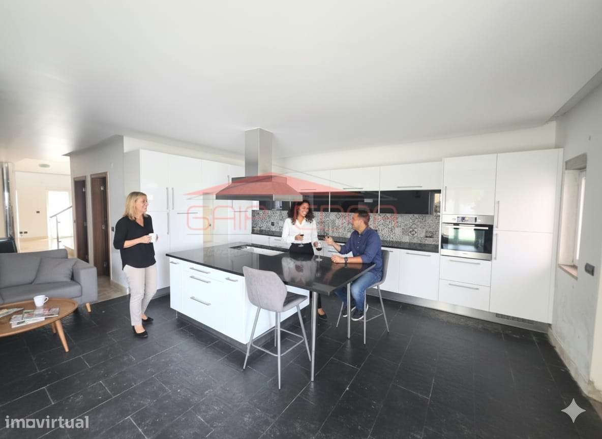 Moradia T4 com piscina e jardim perto do mar - Grande imagem: 4/17