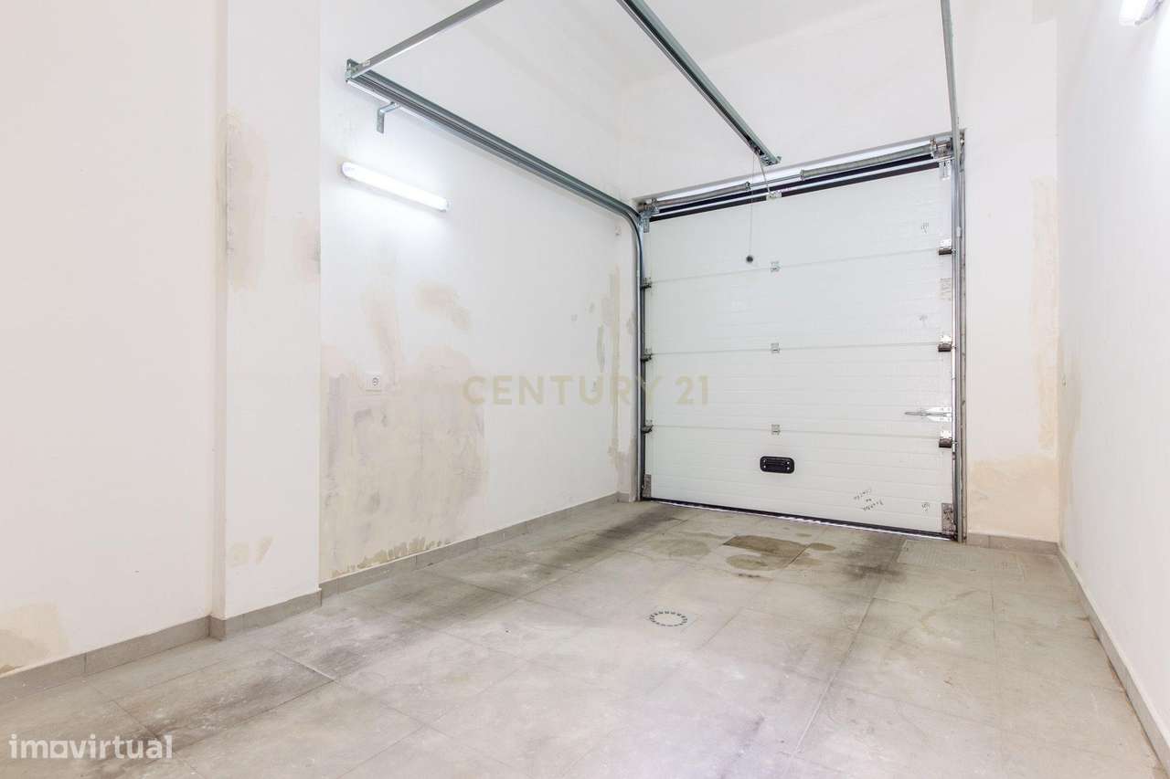 T3 ( Almada )com logradouro e garagem-23
