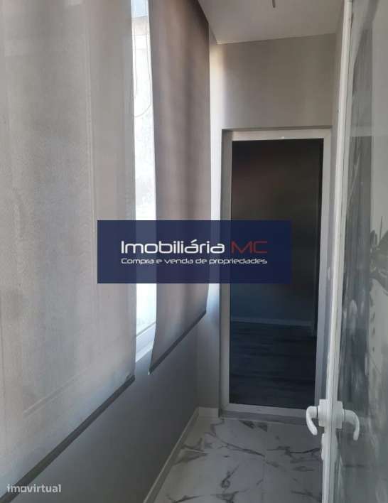 Apartamento T2 Remodelado junto a Loja do Cidadão do Porto-21