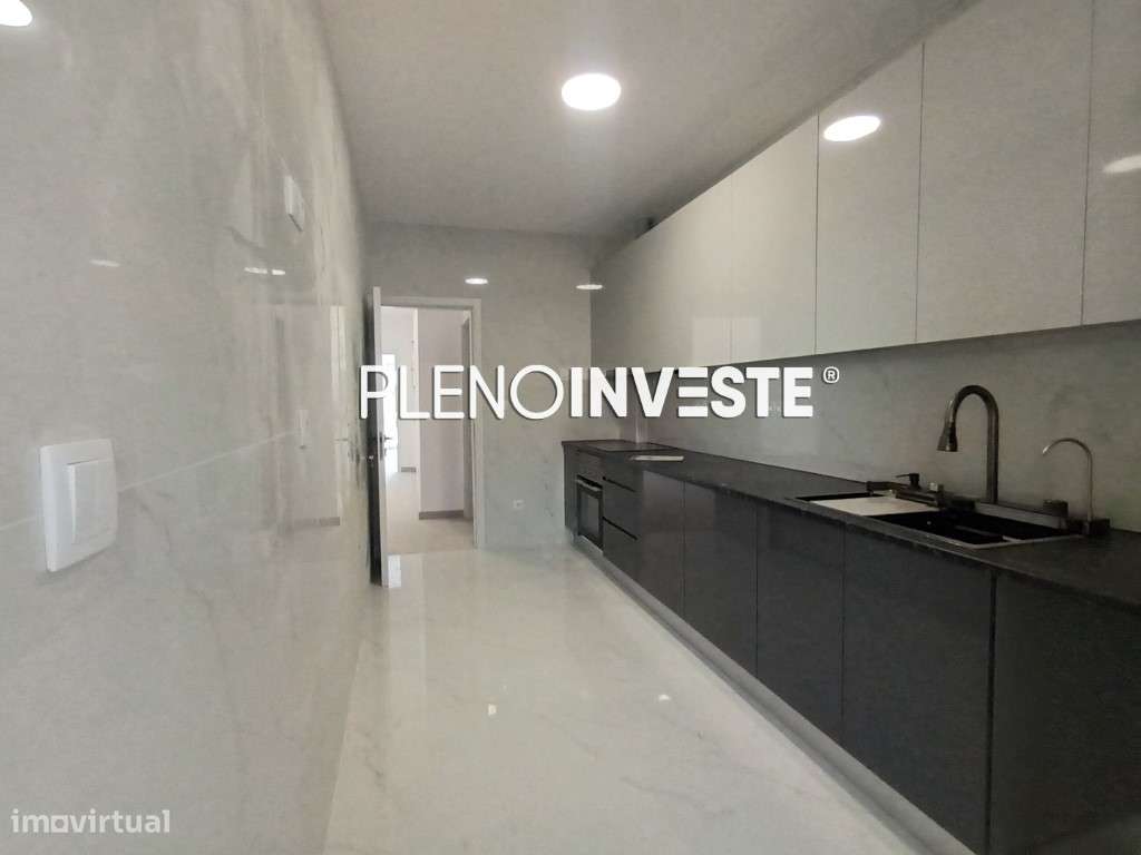 T4 Totalmente remodelado com vista rio no Seixal-15