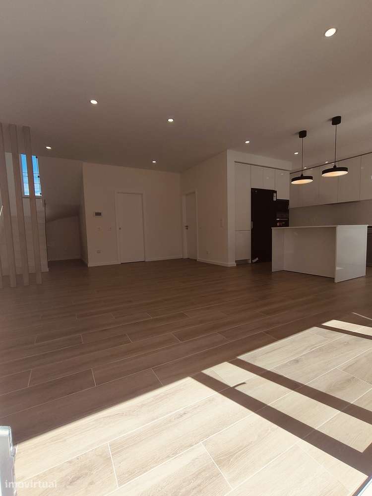 Oferta de 1% do valor de aquisição - Moradia T4 com 1 Suíte-10