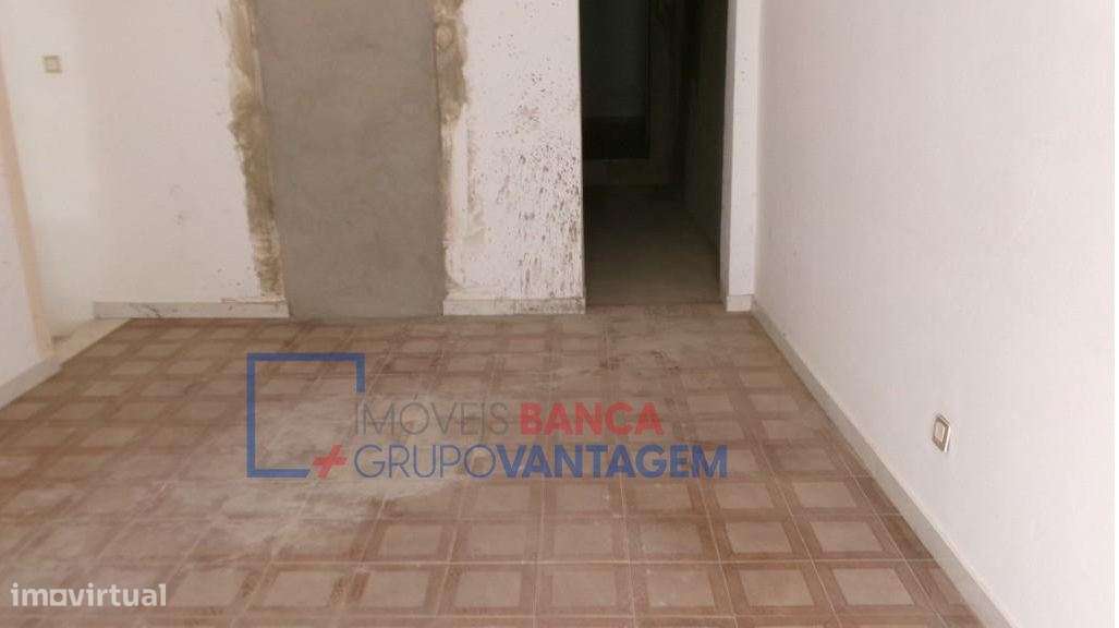 Prédio urbano de tipologia T2 no centro de Campo Maior - Grande imagem: 5/30