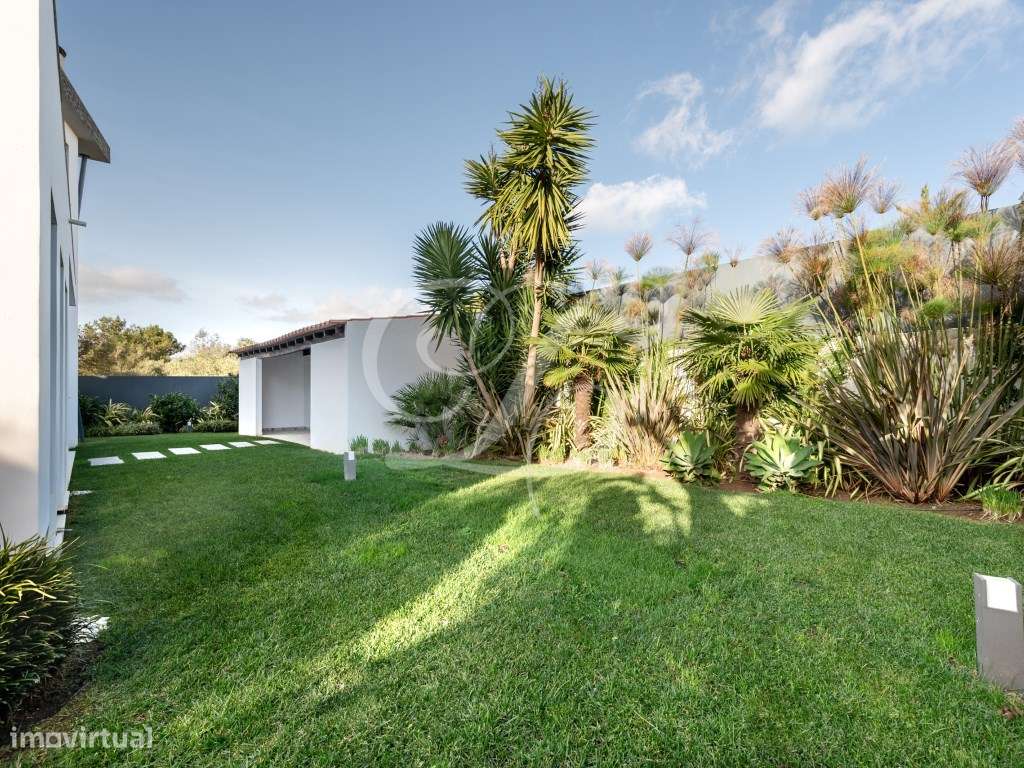Moradia T4+1 com piscina, jardim relvado e área de barbecue | Cascais-29
