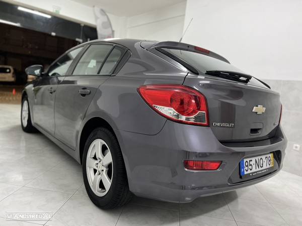 Chevrolet Cruze 1.6 LT - 4