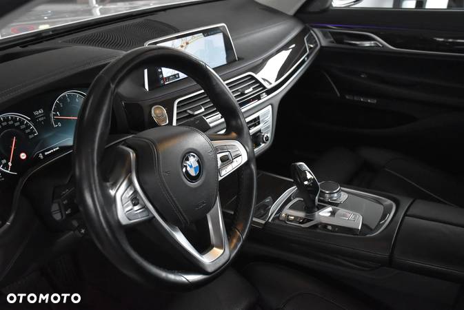 BMW Seria 7 750i xDrive - 6