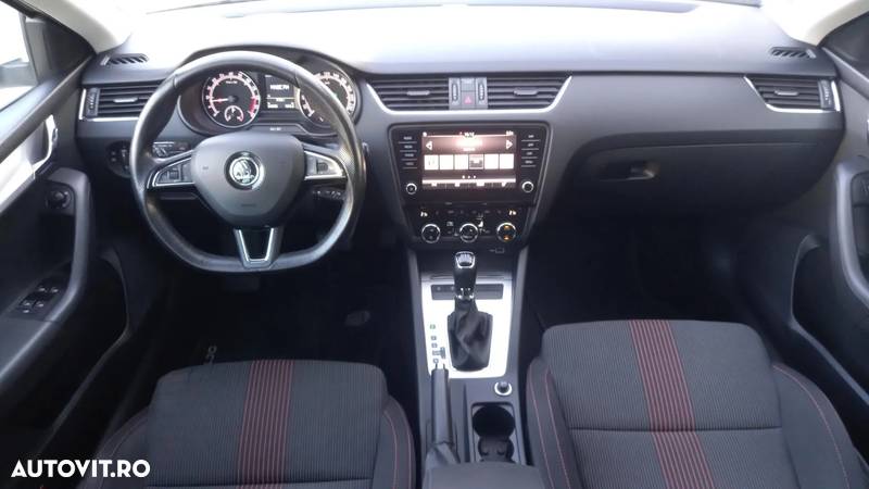 Skoda Octavia 1.6 TDI DSG Clever - 9