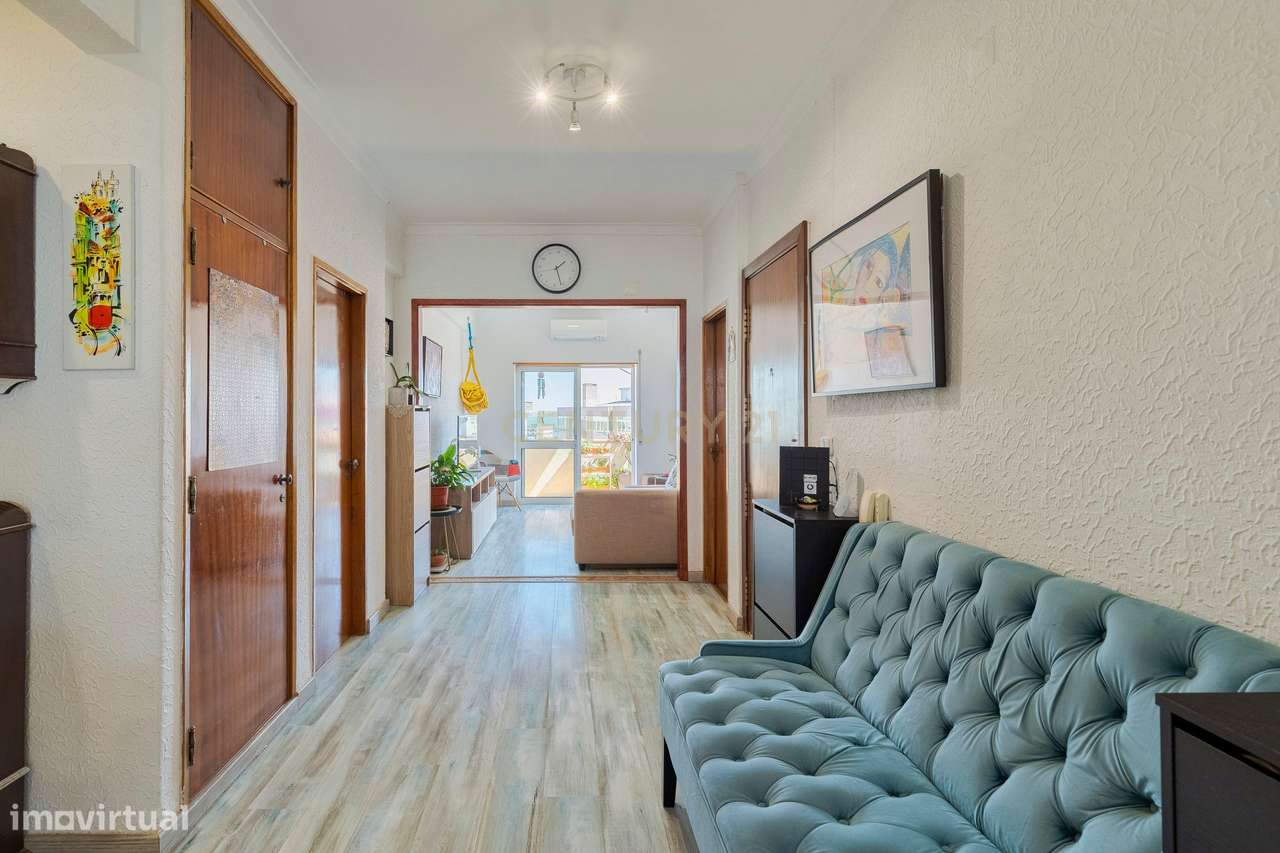 Apartamento T-4 Renovado em Almada com Vista para o Rio - Grande imagem: 2/31