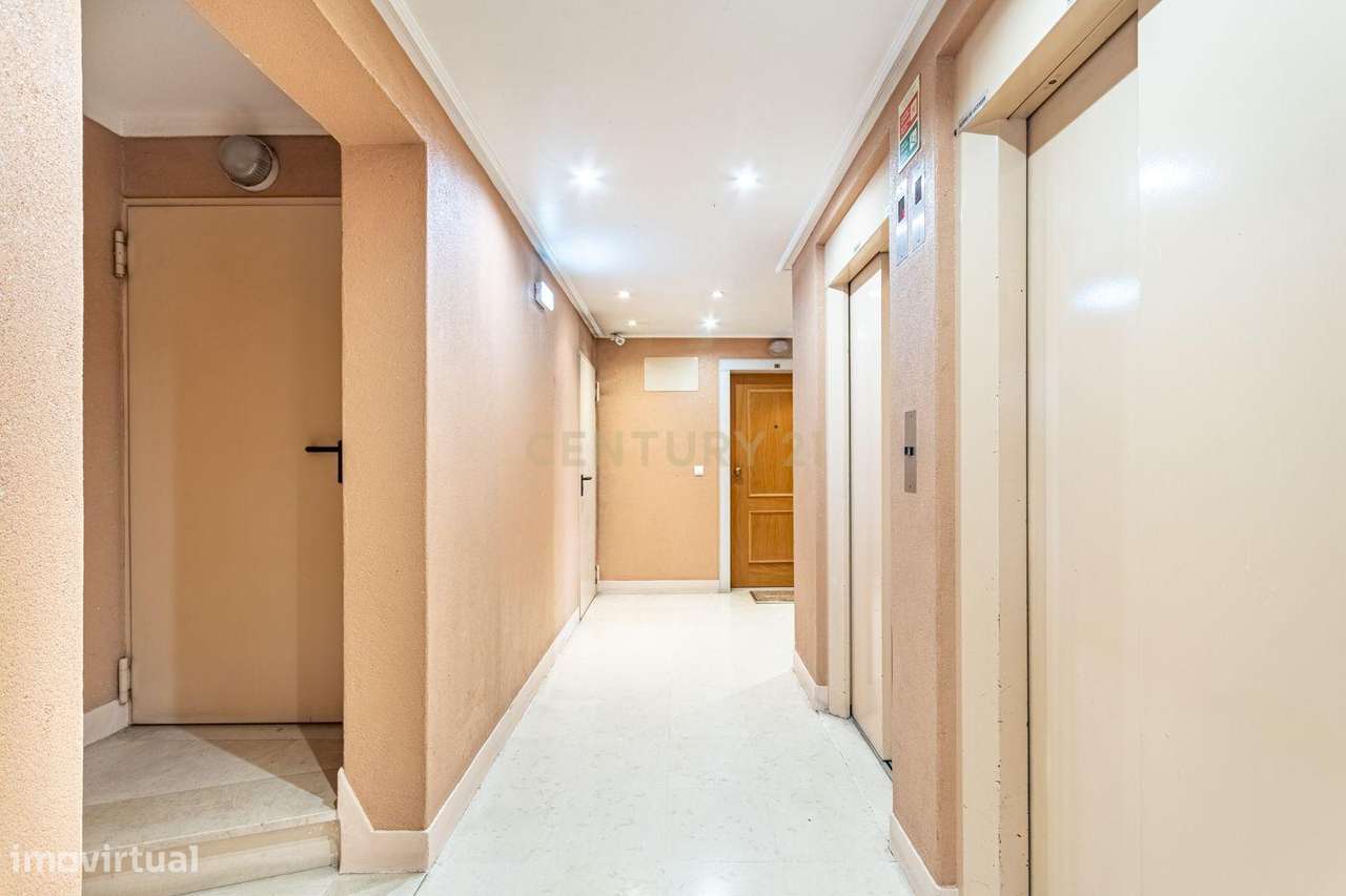 T3 com Terraço de 50m² a Sul, Garagem e Arrecadação | Jardins da Pared-22