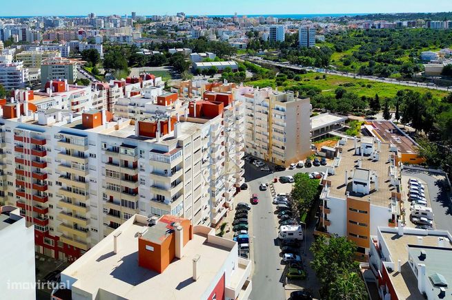 Apartamento com 1 Quarto  na Urbanização Horta da Raminha  em Portimão-32