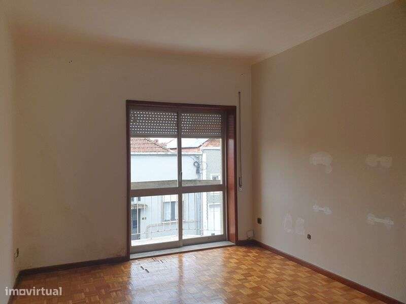 Apartamento T2 com 111 m2 no Porto-6