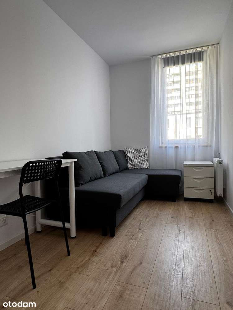 Studentka wynajmie pokój ok. 9 m² – ul. Korotyńskiego 28 (blisko WUM)