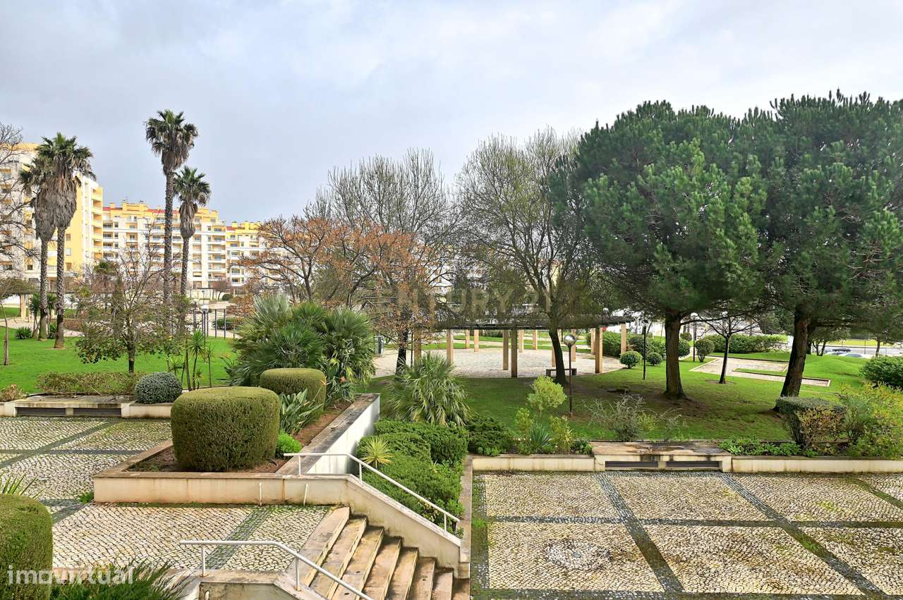 Apartamento 3 quartos, 3 WC, no centro dos Jardins da Parede, com vist-6