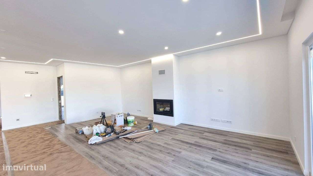 Moradia Térrea, com piscina – Azeitão-5