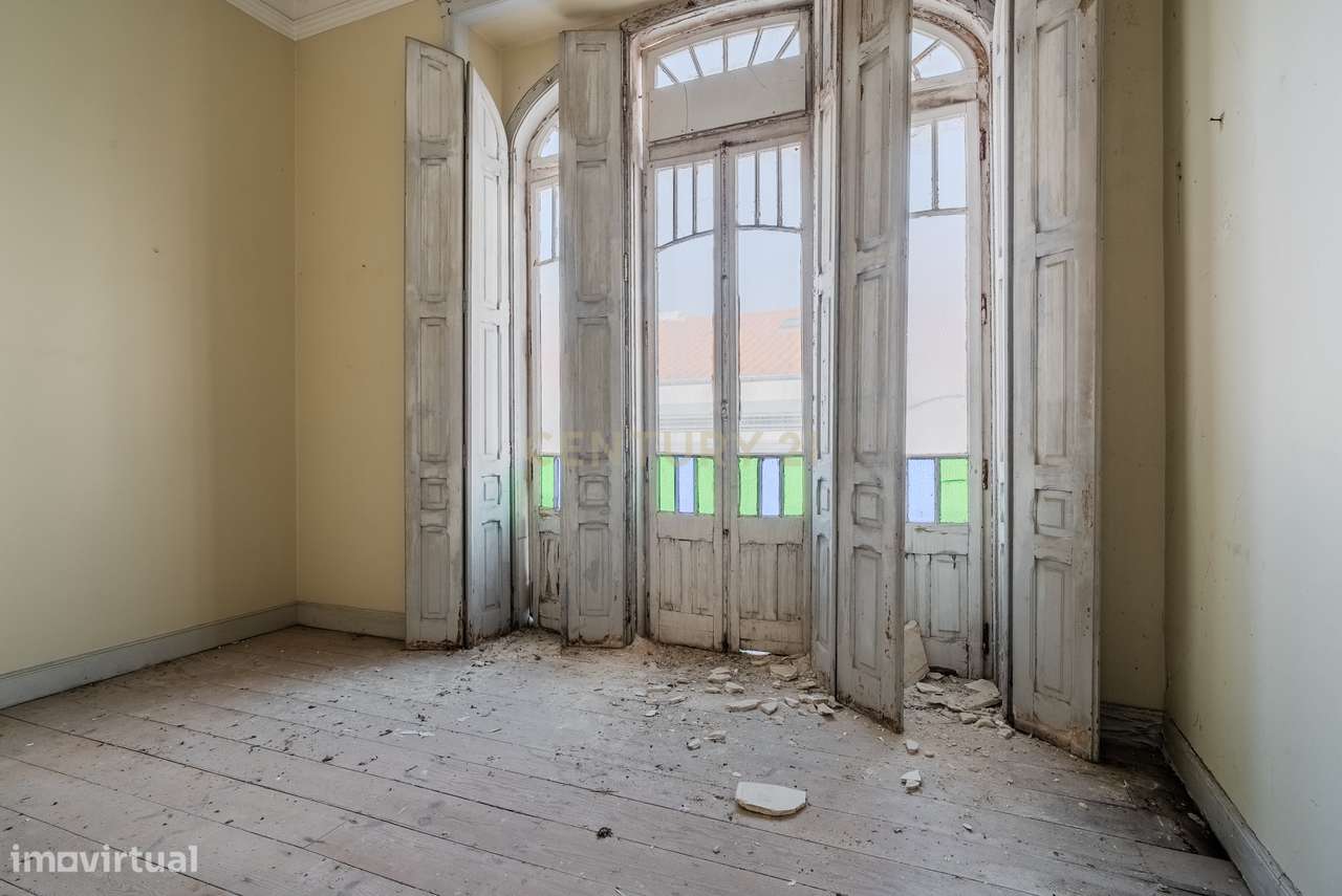 PRÉDIO PARA RECUPERAR, NO CENTRO HISTÓRICO DE PENICHE - Grande imagem: 5/60