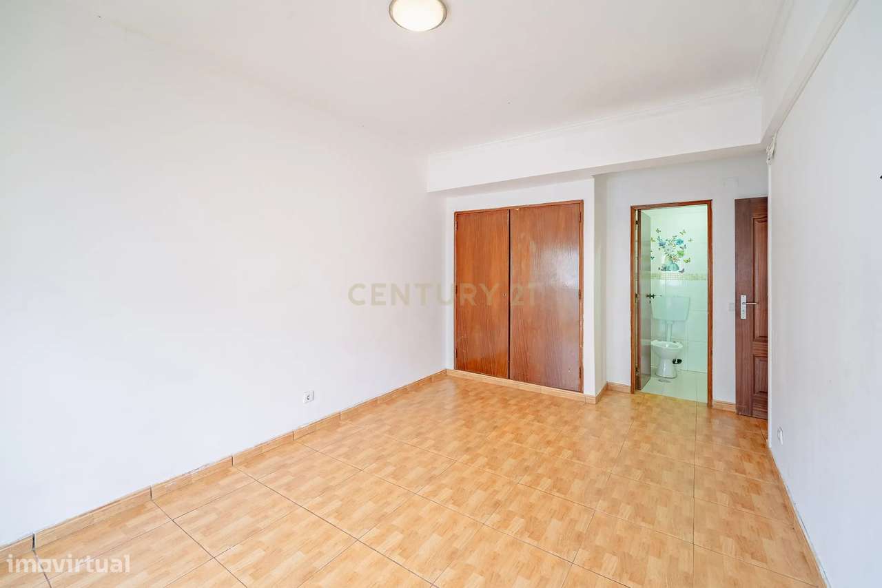 Apartamento T3 com Vista Rio Arrentela-27