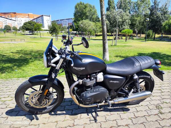 Triumph Bonneville 900 Street Twin - 14