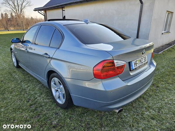 BMW Seria 3 318i - 4