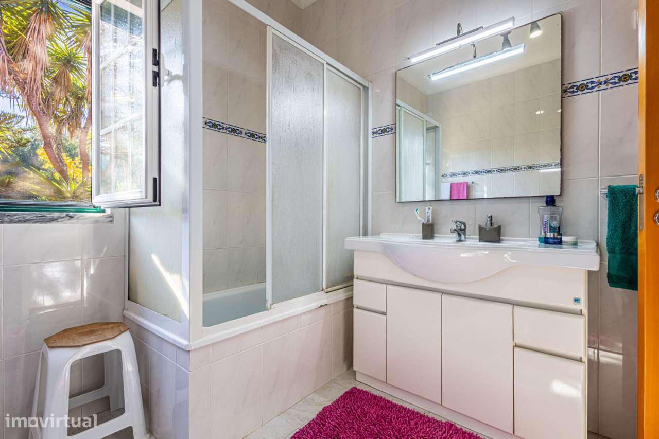 Quintinha com habitação, armazéns e terreno - Rio Maior-15