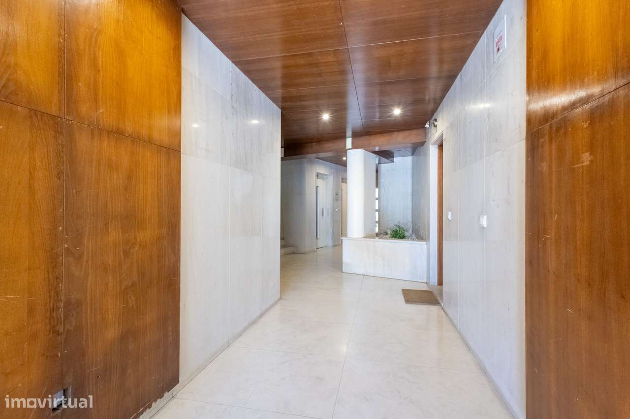 Apartamento T3, prédio com elevador e garagem!-31
