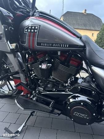 Harley-Davidson Touring Road Glide - 10