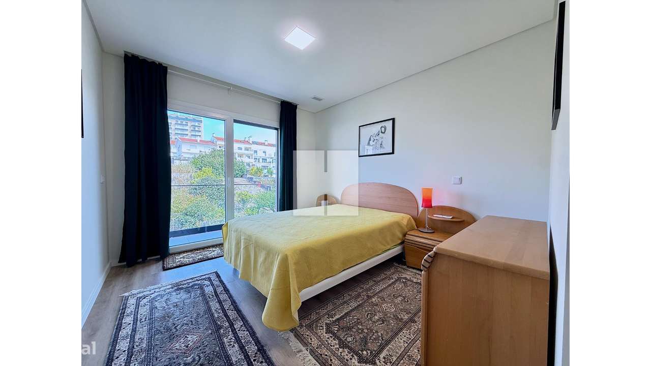 Espaçoso T4+1 Duplex c/ Vista Mar-25