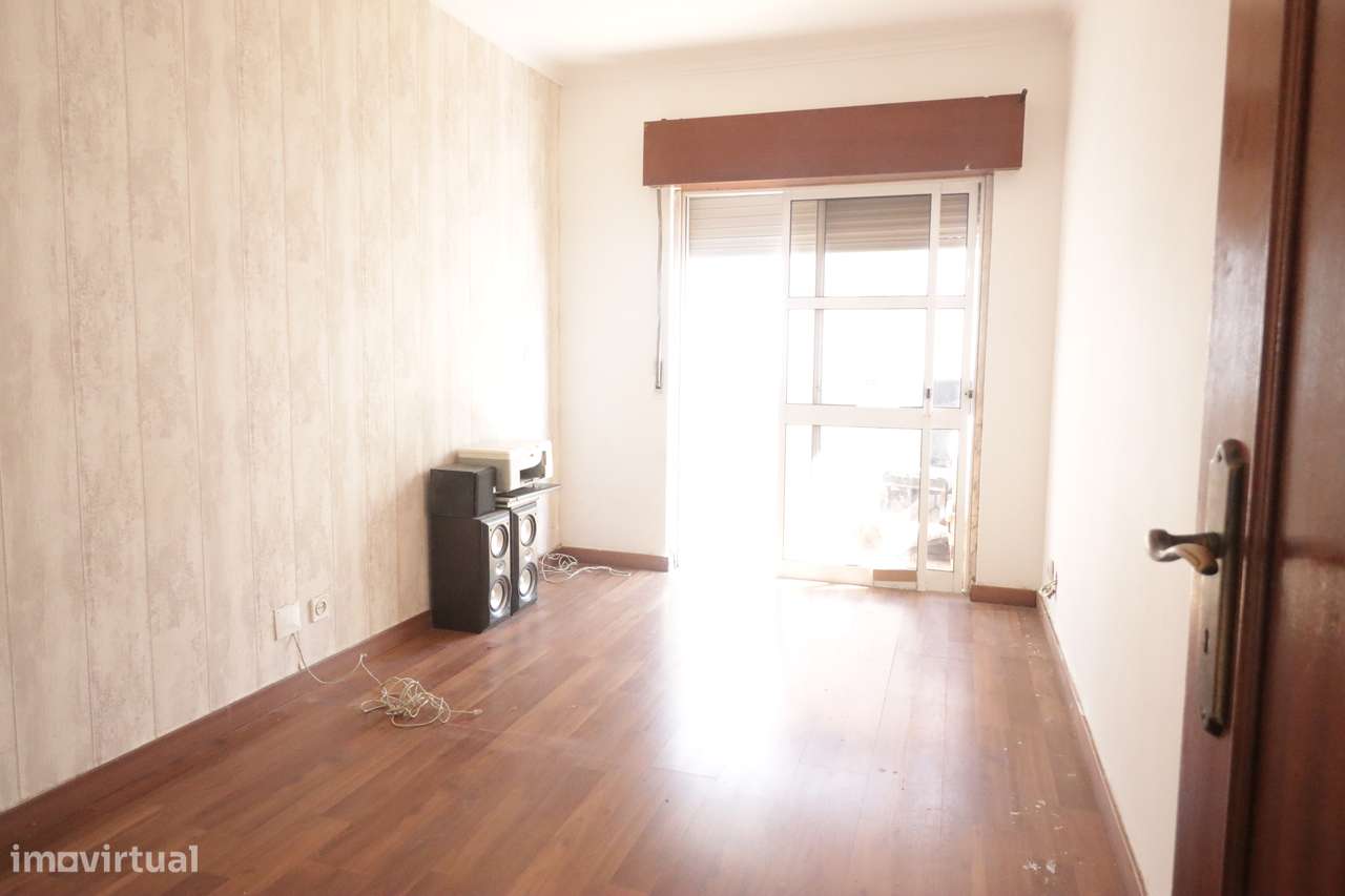 Apartamento Duplex T4+1 de ampla área, em Mem Martins-15