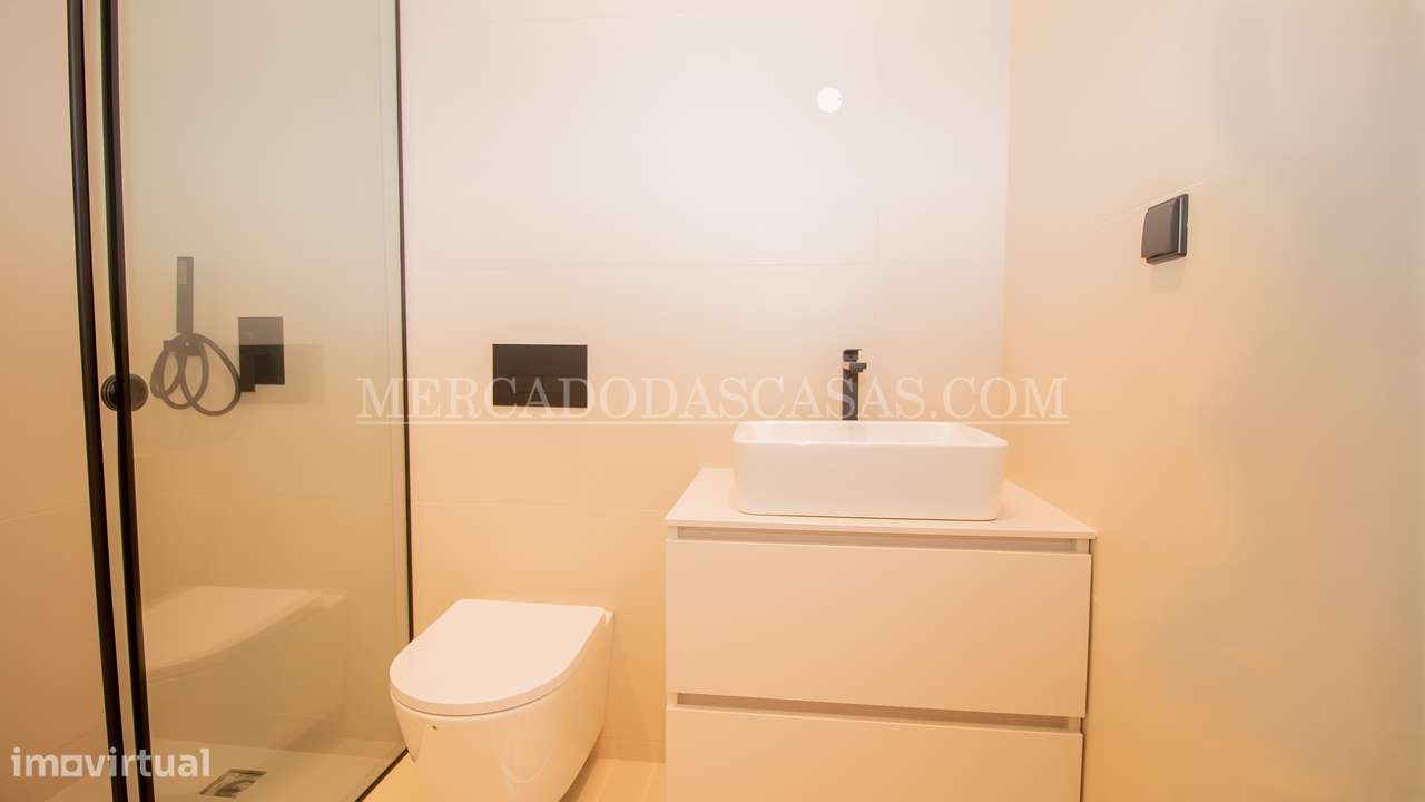Apartamento T3, último andar, grandes áreas-12