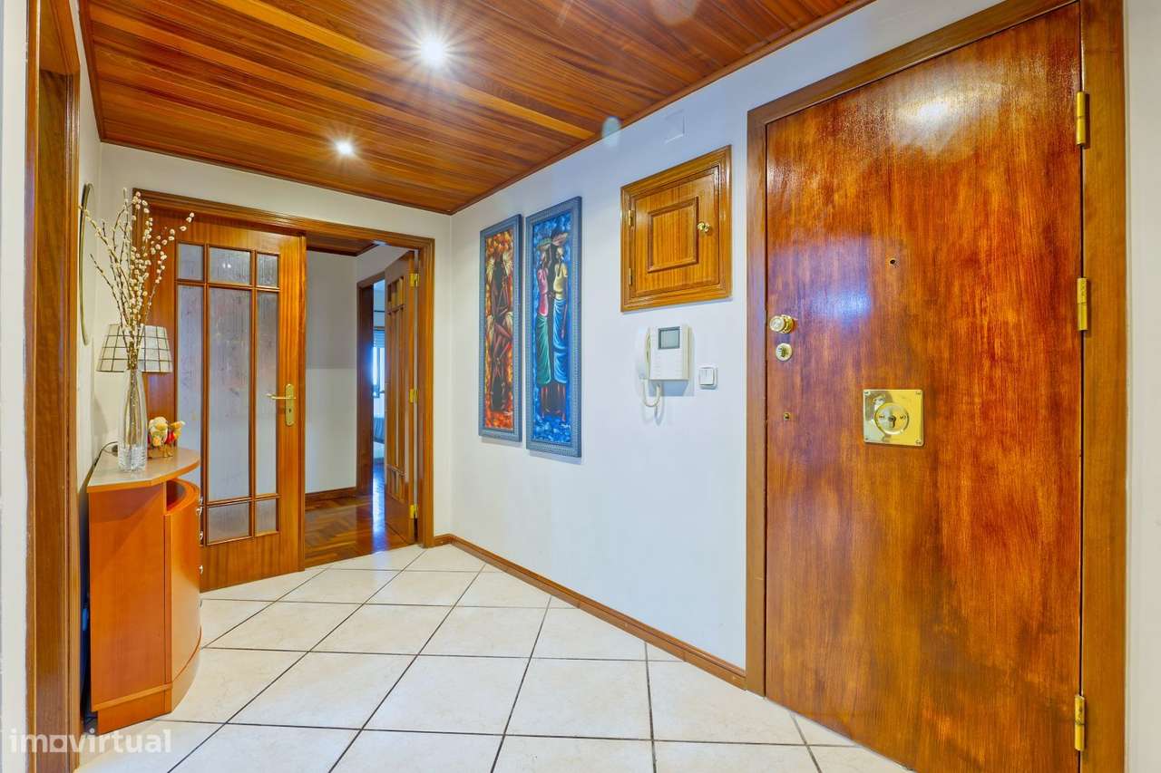 Apartamento T3 com excelentes áreas e uma vista deslumbrante...-9