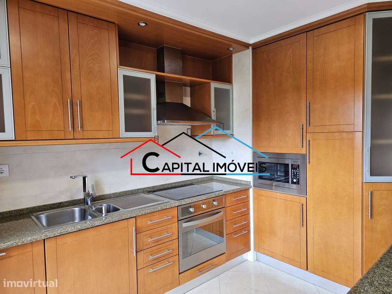 T3 com 4 Parqueamentos e Vista Desafogada-6