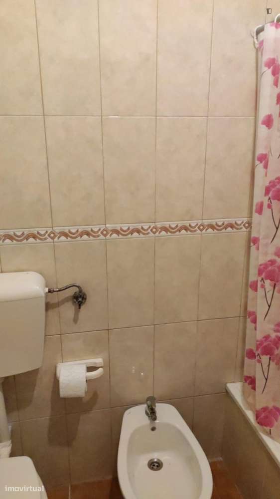 Quarto - localizado em Setubal - Grande imagem: 5/10