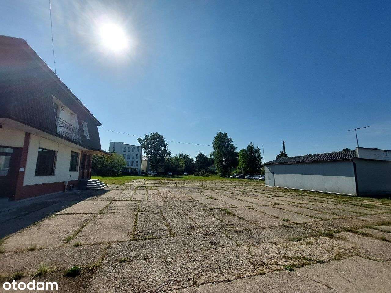 Do wynajęcia działka z budynkiem biurowym, magazyn