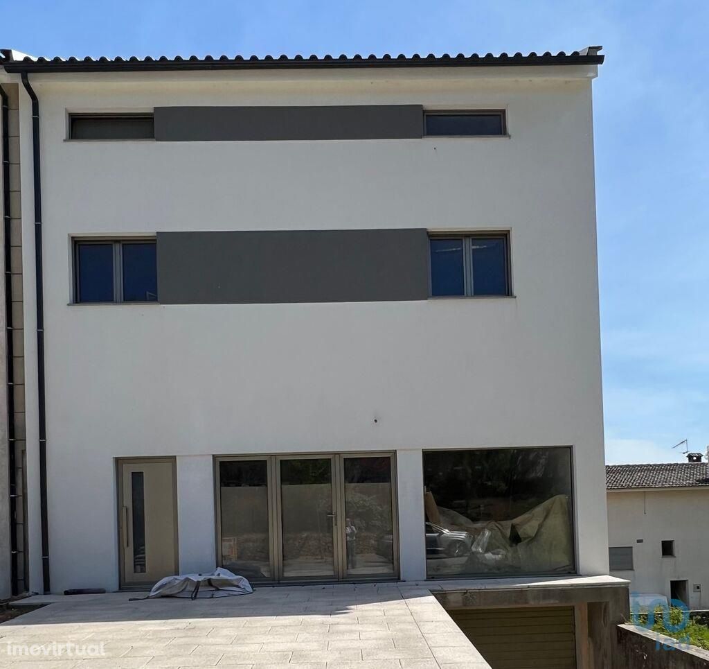 Casa / Villa T3 em Bragança de 168,00 m2