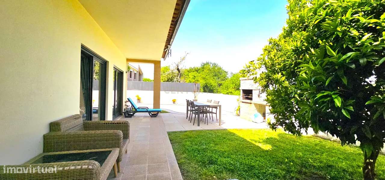Moderna Moradia T4 com Piscina em Aldreu, Barcelos-6
