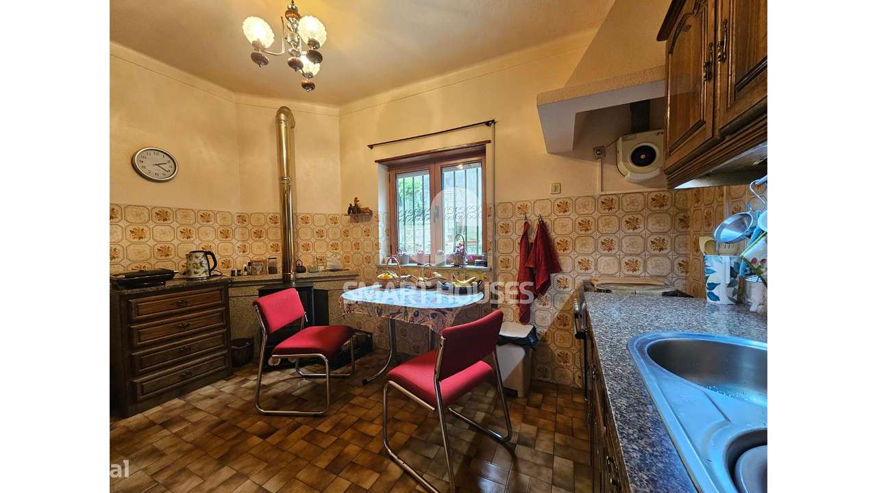 Moradia T3+1 em Avô c/ terreno-9