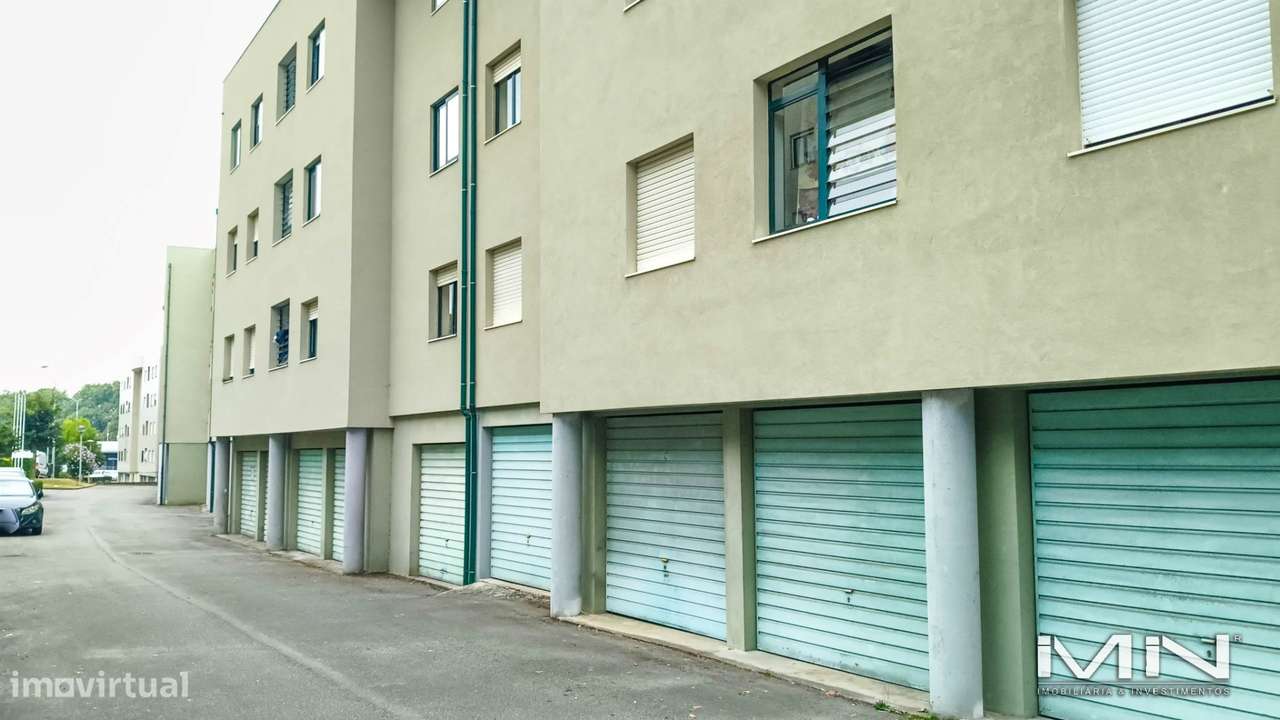 T3 | 2 frentes | Garagem fechada | Lareira | Condomínio com parque inf-37