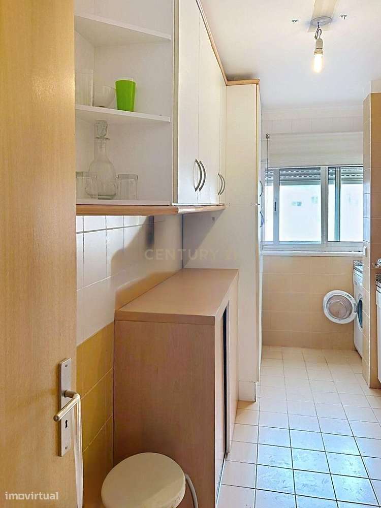 Apartamento T2 com Vista Panorâmica em Beato, com vigilância no condôm-5