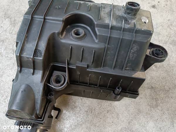 Obudowa filtra powietrza 1.6 TDI Skoda Octavia Superb Karoq Seat Leon VW Passat Golf Audi A3 5Q0129601AA - 5