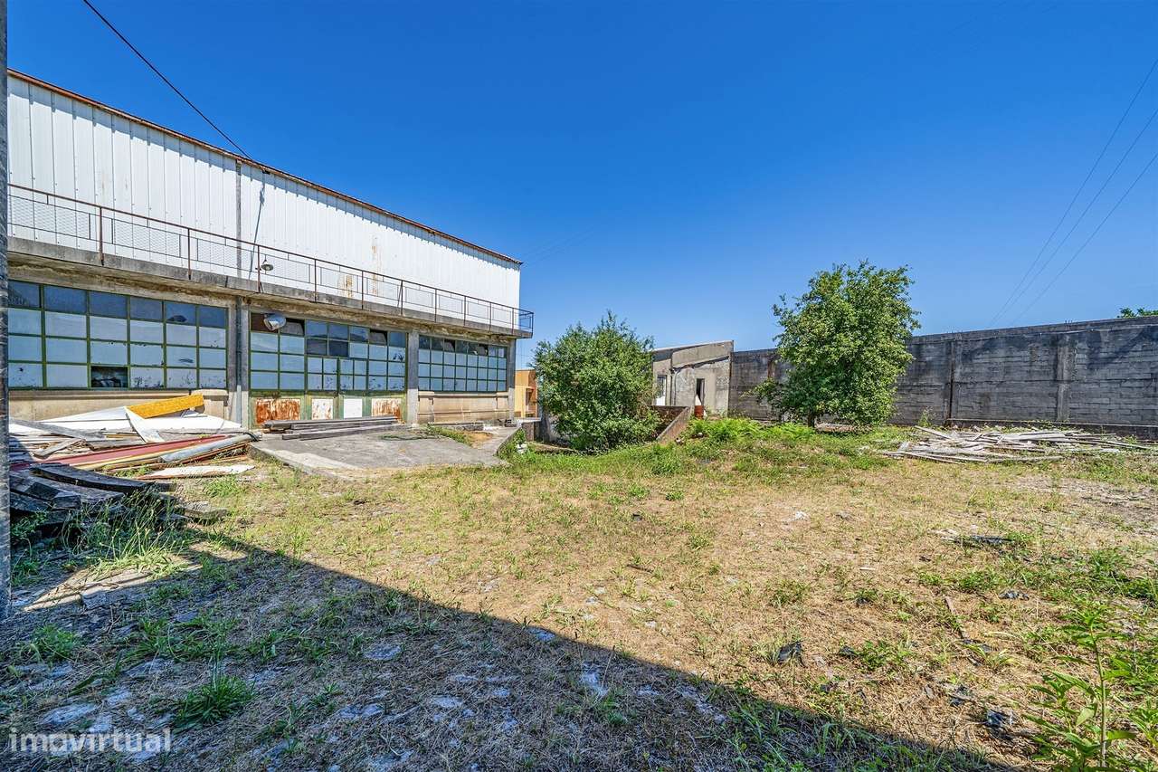 Conjunto de Pavilhões Industriais para Reabilitação | Parada de Tibães-43