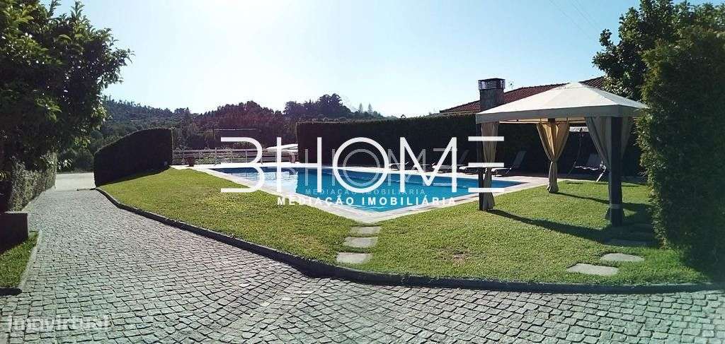 Propriedade com Casa em Pedra, T6, com piscina e campo de jogos-13