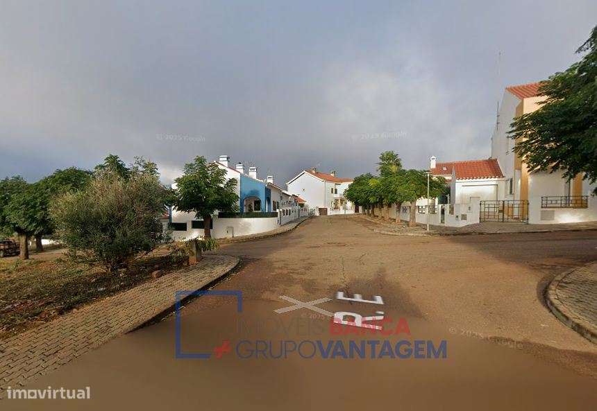 Lote de terreno urbano infraestruturado, destinado à construção de... - Grande imagem: 1/8