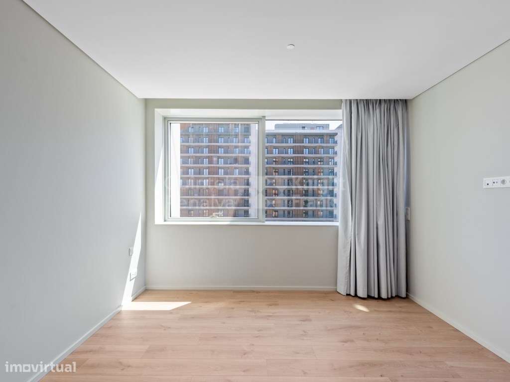 Apartamento T2 com terraço e garagem entre Monsanto e Miraflores-14