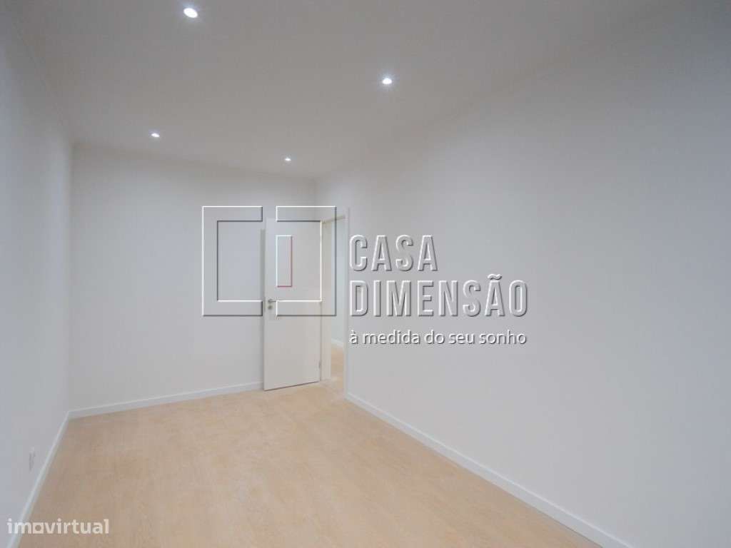 Apartamento T3 em fase de remodelação, na Amadora!!-21