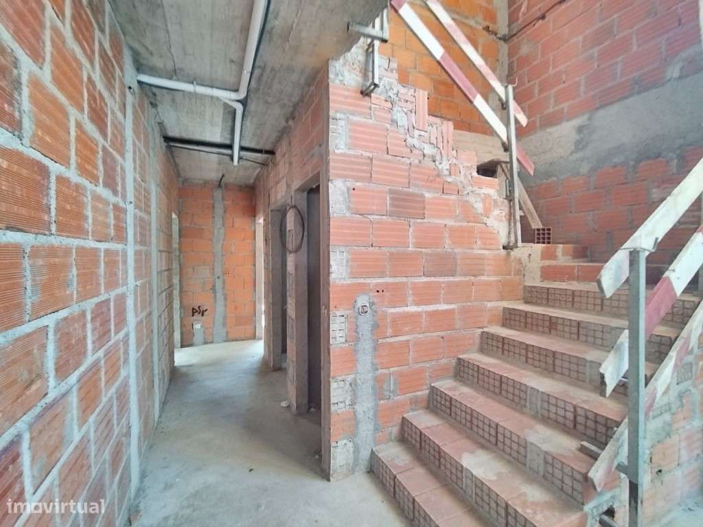 Moradia Isolada T5, com excelente construção, muito bem localizada,... - Grande imagem: 3/45