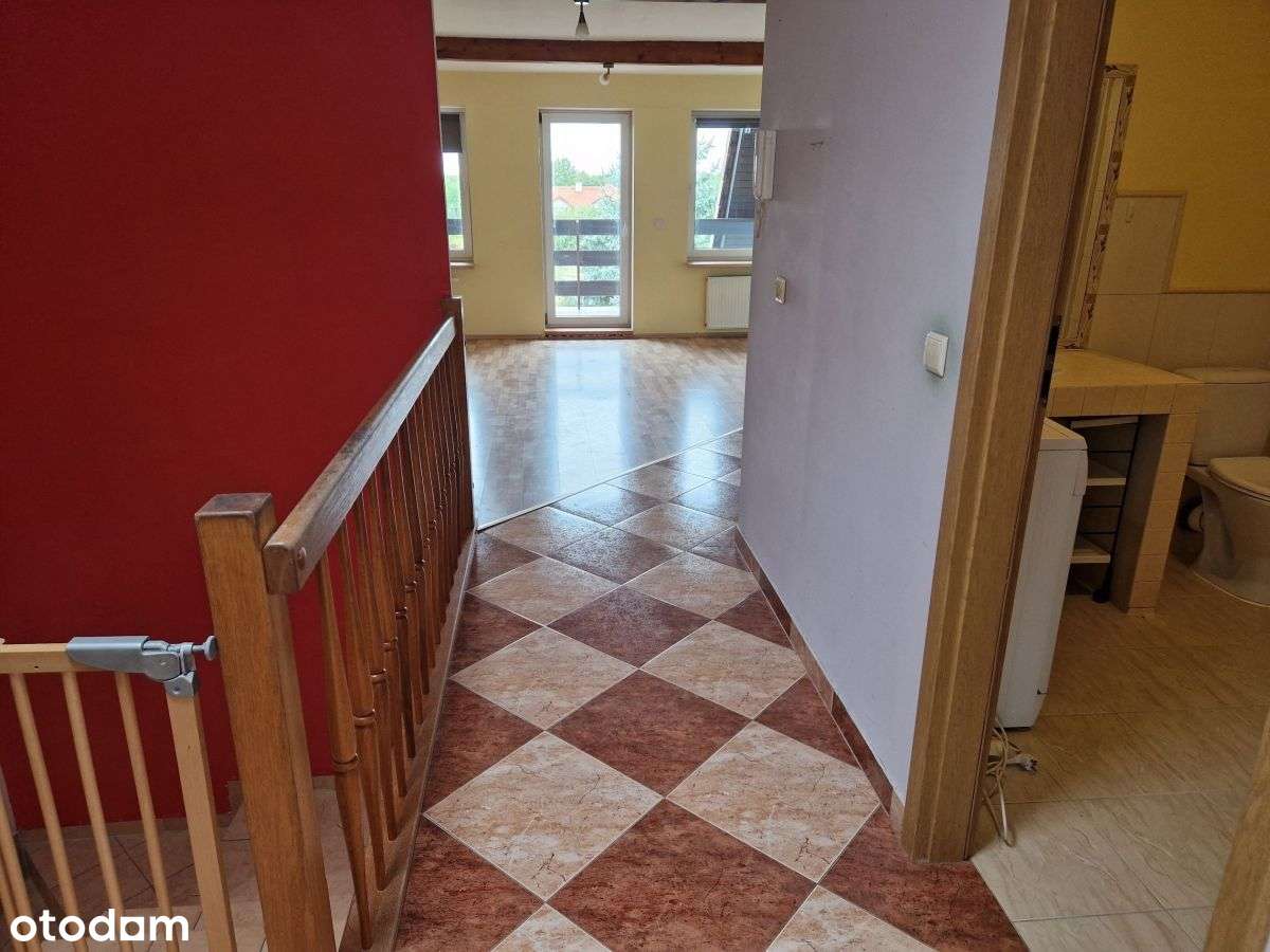 Wygodny dom dla 2 rodzin - oddzielne wejścia-17