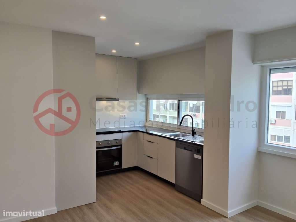 Apartamento T2 Remodelado, com Vista Panorâmica - Grande imagem: 4/46